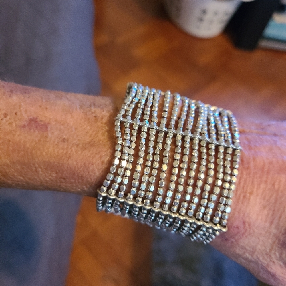 Costume bracelets (2) - Picture 4 of 4